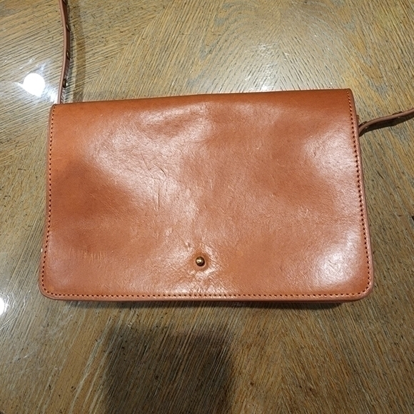 Kyara Seven Hills Tan Leather Crossbody Bag - Picture 3 of 9